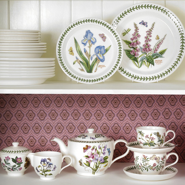 Botanic Garden Plate 8 inch Iris 21.5cm Botanic Garden Plate 8 inch Iris 21.5cm